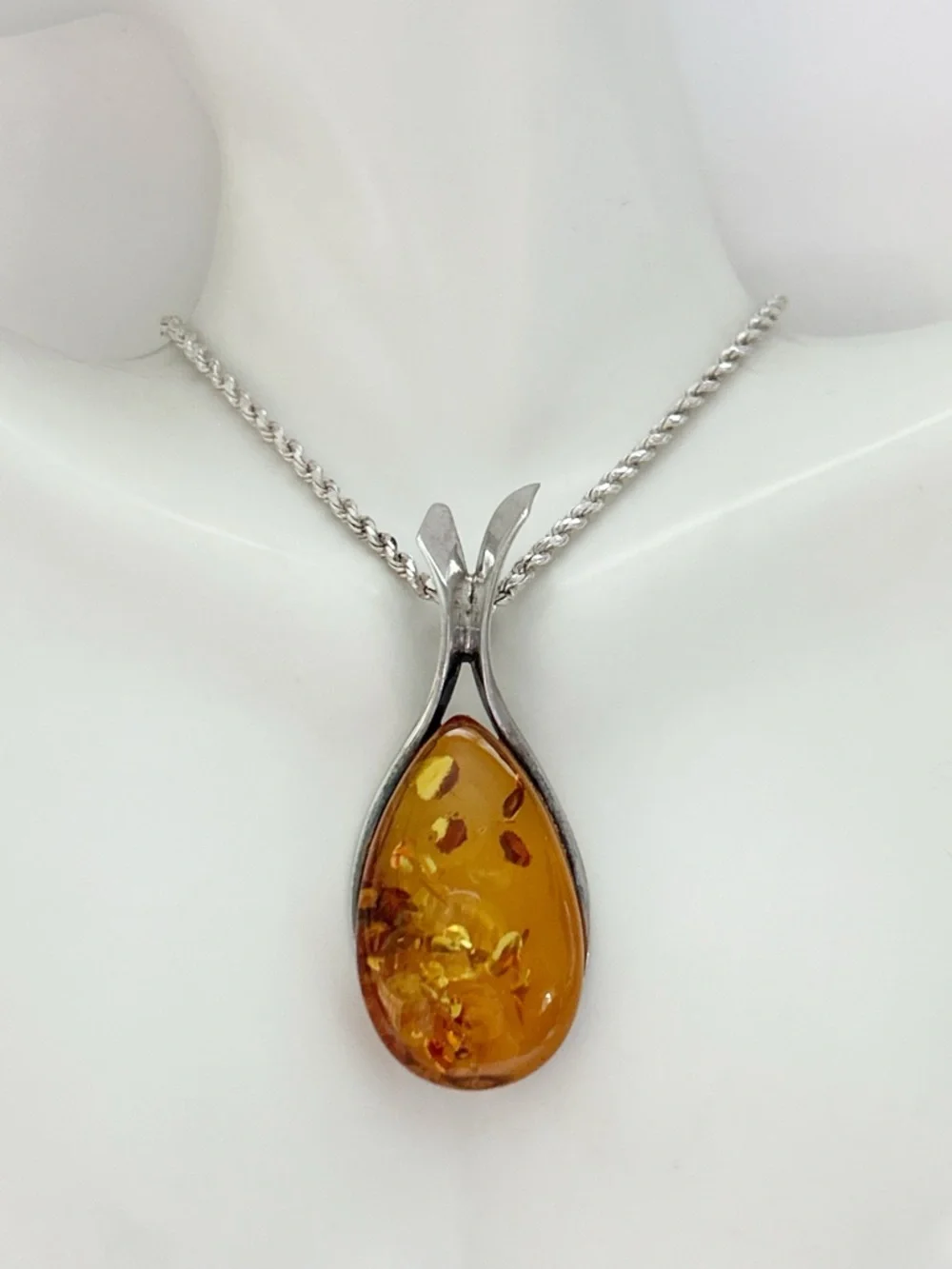 Vintage Baltic Amber Teardrop Sterling Silver Necklace - Picture 4 of 11